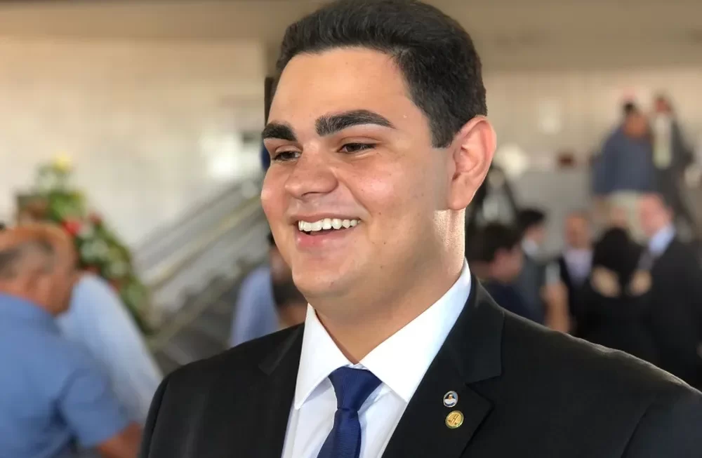 Deputado federal Ícaro de Valmir recebe alta hospitalar em Aracaju após apresentar desidratação severa