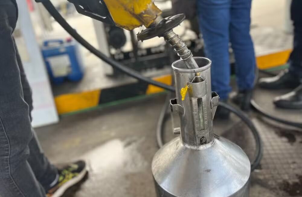 Bombas de combustíveis são interditadas em postos de Aracaju após fiscalização