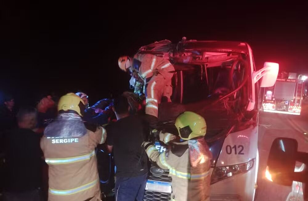 Quatro pessoas ficam feridas após acidente na BR-235 em Areia Branca