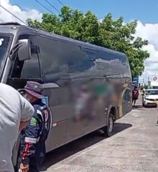 Homem é morto a facadas dentro de micro-ônibus em Cristinápolis