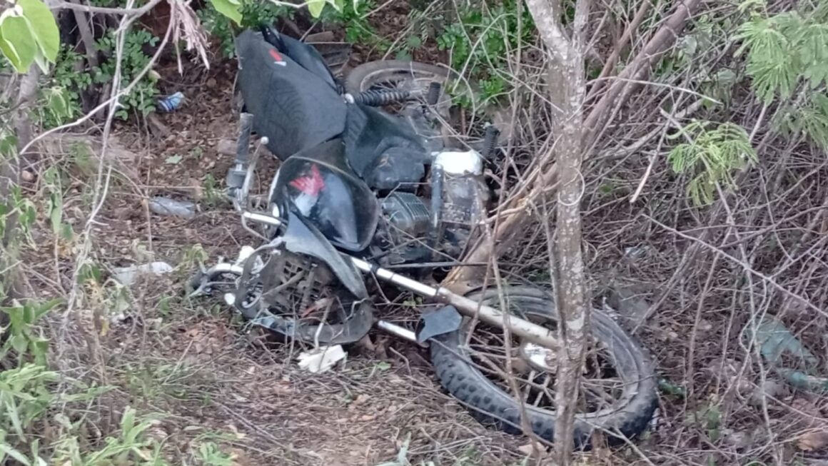 Homem morre após motocicleta sair da pista na SE-200 em Porto da Folha