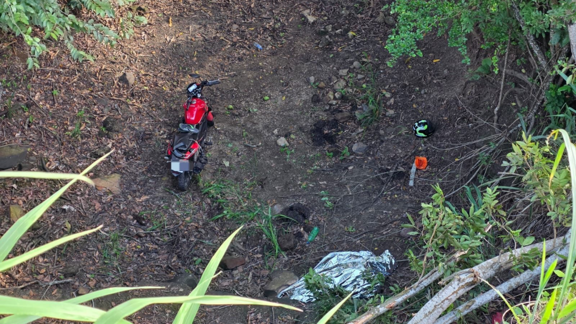 Motociclista morre após perder controle e sair de pista na SE-245