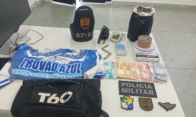 Suspeito por tráfico de drogas e porte de arma é preso no bairro Atalaia