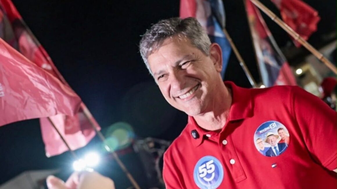 “É muito bom estar nas ruas, caminhando ao lado do nosso povo”, destaca Rogério durante mobilização em Aracaju