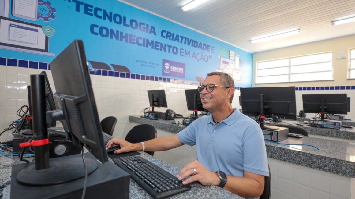 Educação avança na gestão Fábio com mais de R$ 277 milhões investidos e queda histórica no abandono escolar