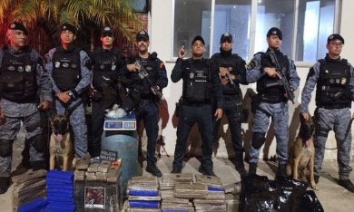 Cerca de 100 kg de drogas são apreendidos após denúncia em Laranjeiras