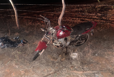 Jovem morre e outro fica ferido após moto sair da pista em Porto da Folha